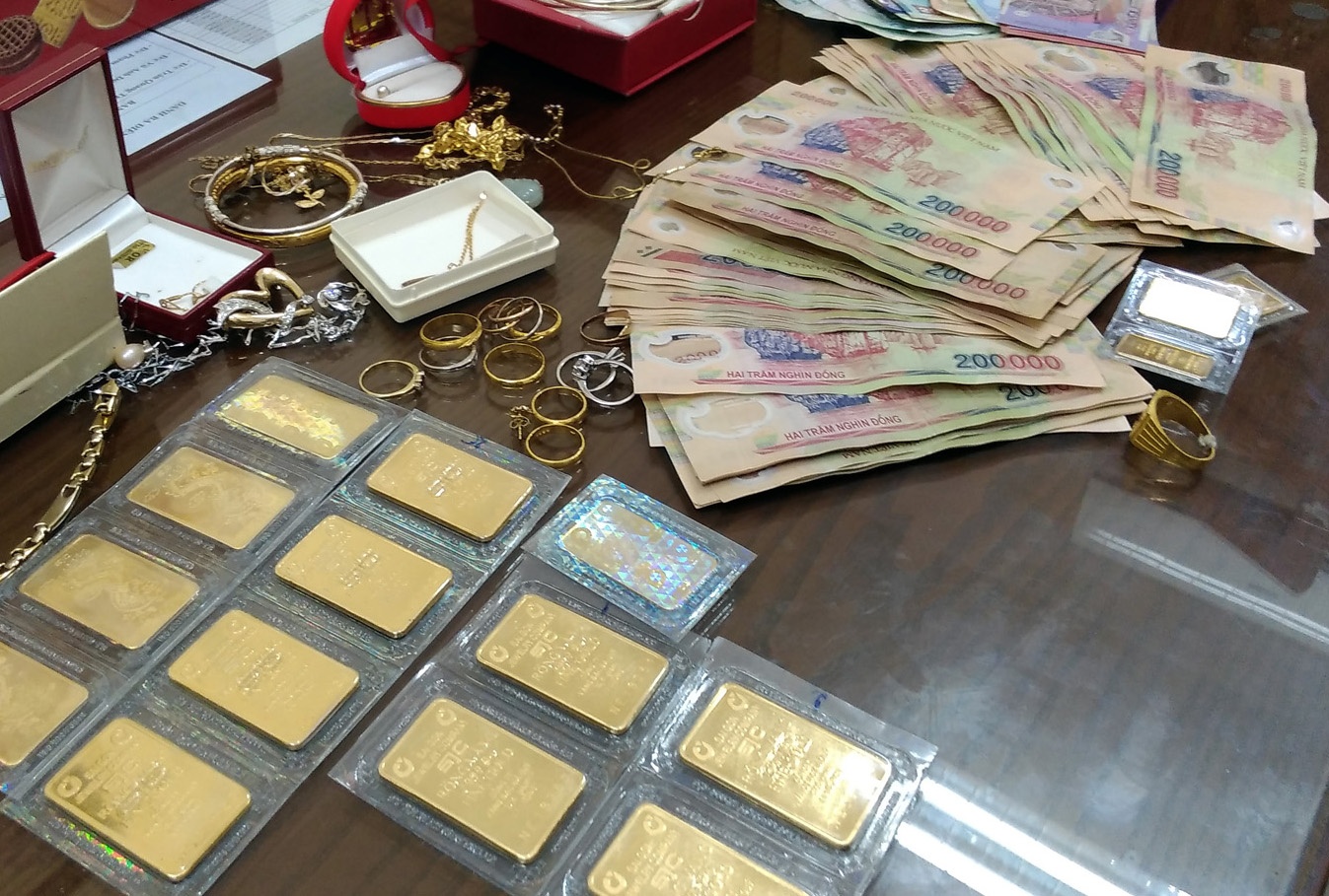 Thue tho pha khoa biet thu trom 650 trieu dong hinh anh