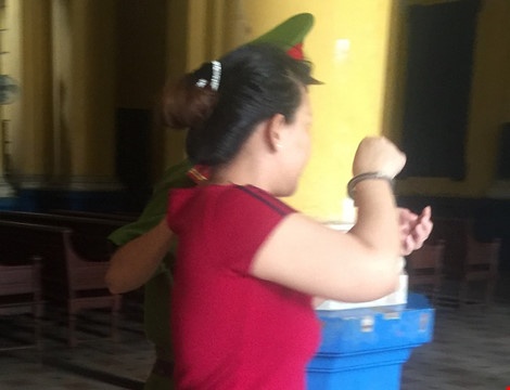 trom nhan kim cuong cua khach anh 1