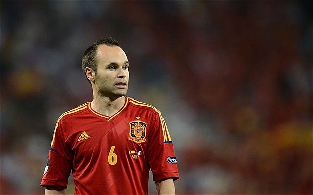 Iniesta - Sat thu voi cay dua than hinh anh
