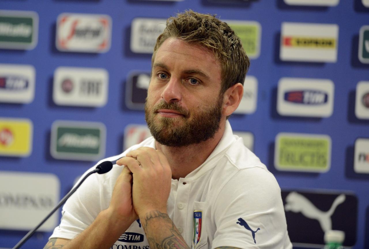 De Rossi - nguoi hung tham lang hay chien binh co don? hinh anh