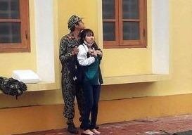 Nguoi truc tiep giai cuu nu sinh bi ke dao vao co hinh anh