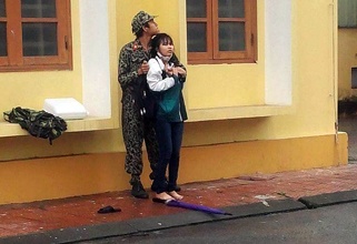 giải cứu nữ sinh bị khống chế ảnh 2 giai cuu nu sinh bi khong che anh 2