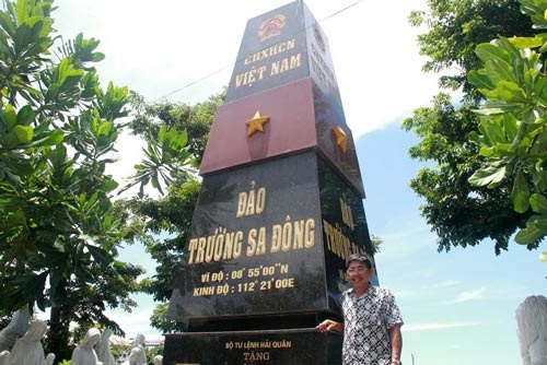 Lam cot moc Truong Sa de bay to long yeu nuoc hinh anh