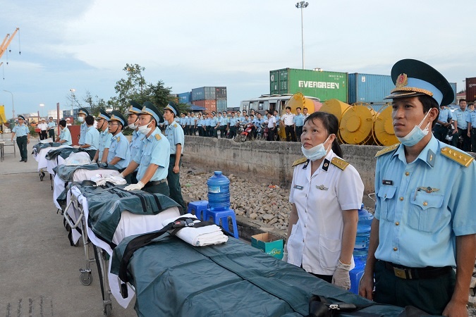 phi hanh doan CASA-212 anh 3