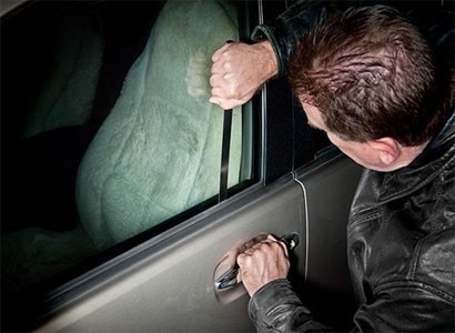 Tai xe taxi ngu quen bi trom cay cua lay gan 50 trieu dong hinh anh