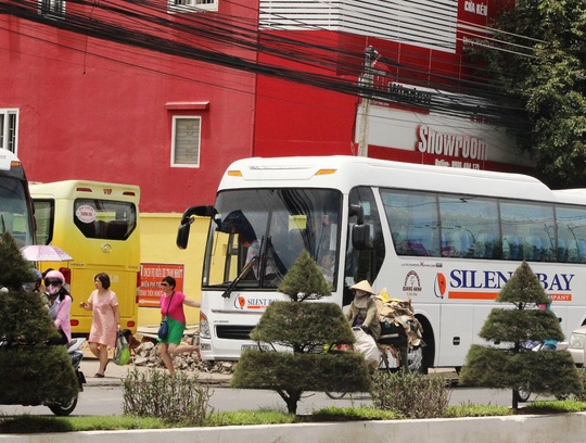 Khanh Hoa truc xuat 64 nguoi Trung Quoc ve nuoc hinh anh