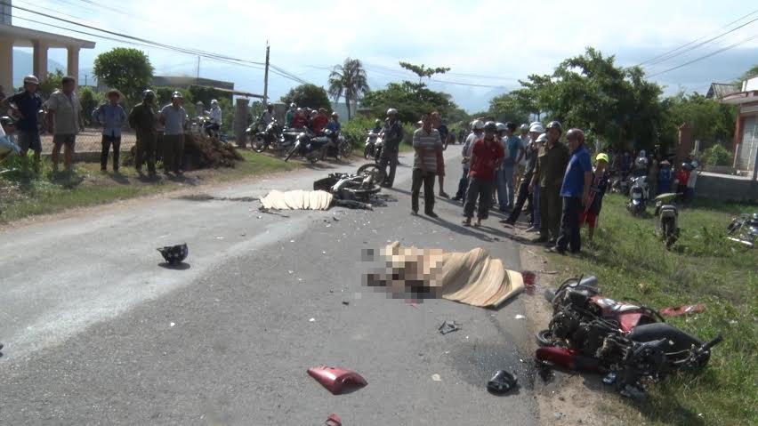 va chạm xe máy khiến 2 người chết ảnh 1 va cham xe may khien 2 nguoi chet anh 1