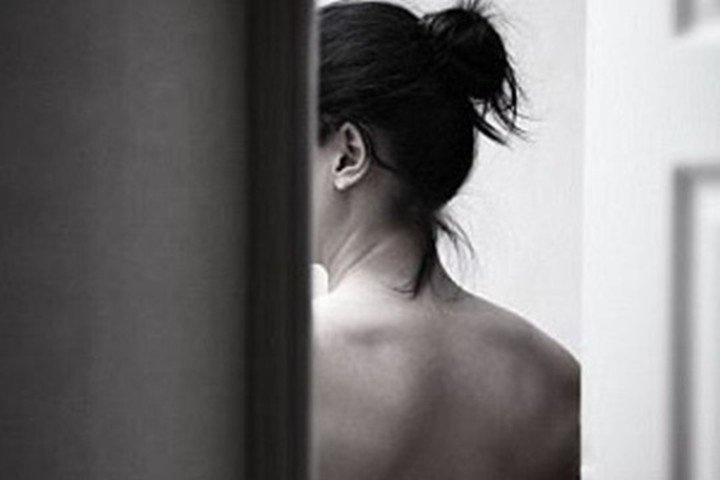 Bat qua tang hieu pho tong tien nu giao vien hinh anh
