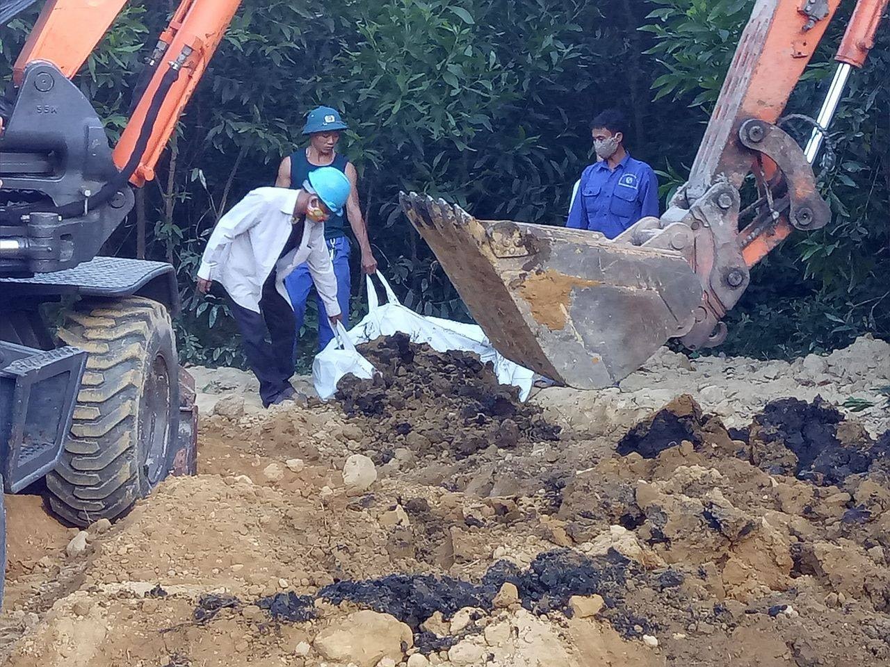 Ha Tinh yeu cau 5 co quan kiem diem sau vu ca chet hang loat hinh anh