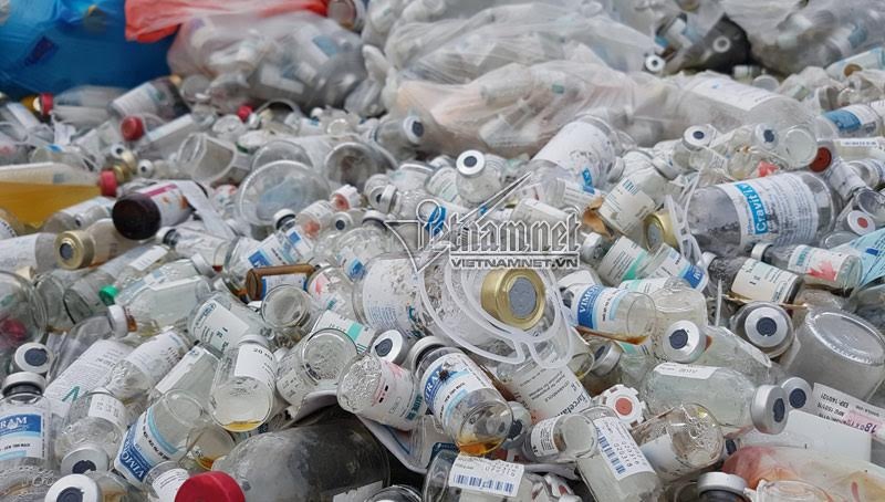 Nui rac thai y te la cua benh vien nao? hinh anh