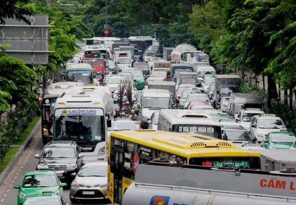 ket xe cua ngo san bay Tan Son Nhat anh 2