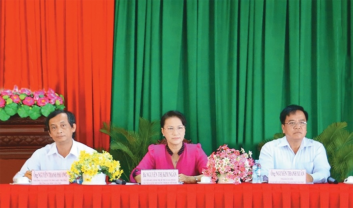 Tai sao can bo, con can bo o biet thu, dat dai menh mong? hinh anh