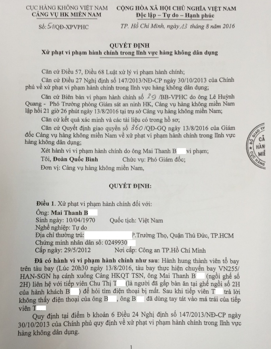 Hanh khach tat tiep vien hang khong anh 1