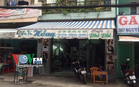 Tài xế taxi đâm hai mẹ con ảnh 1 Tai xe taxi dam hai me con anh 1