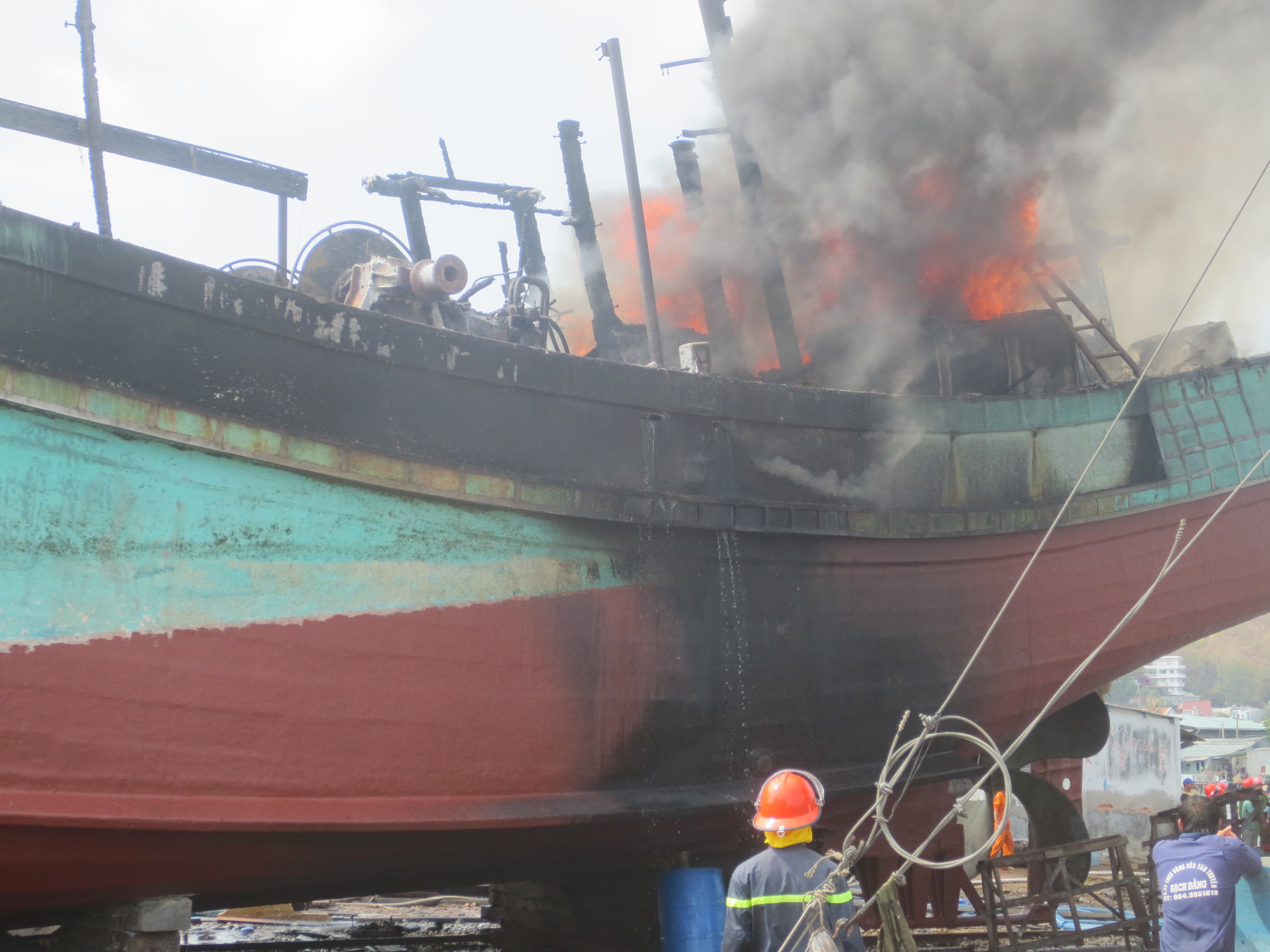 No binh gas tren tau ca o Hoang Sa, thuyen truong tu nan hinh anh