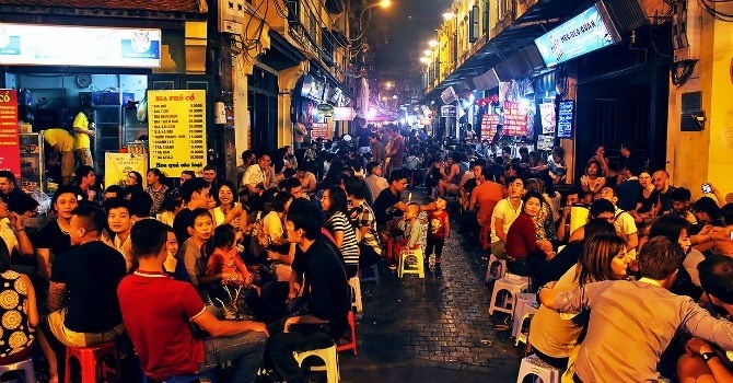 Ha Noi cho phep mo quan bar toi 2h sang vao 3 ngay cuoi tuan hinh anh