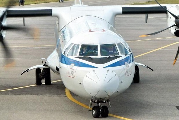 May bay ATR 72 bi xe keo hang dam mop cua hinh anh