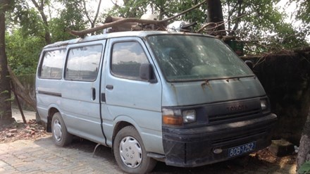 Xe bien xanh 'bo hoang'? hinh anh