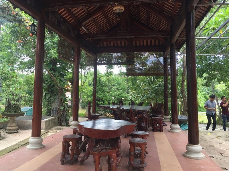 Giam doc so xay biet phu khong phep xon xao xu Hue hinh anh