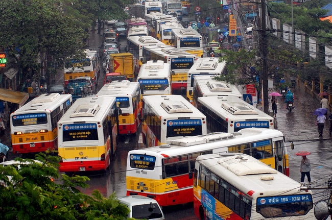 Xe buyt khong con 'nhanh hon xe dap, re hon xe may' hinh anh