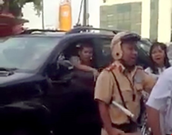 Phat Tong cuc Hai quan 14 trieu vi vu oto di nguoc chieu hinh anh