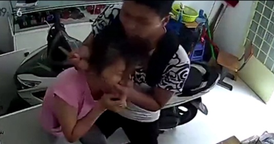 Co gai bi cuop ke dao vao co doa giet hinh anh
