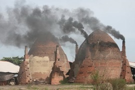 Sap lo gach, 6 cong nhan nguy kich hinh anh