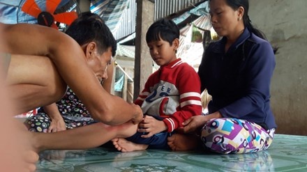 'Than y' ky di mien Tay: Chua bach benh bang... thoi phu phu hinh anh