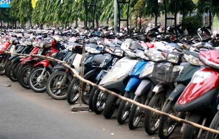 Chua dong cua bai trong giu xe Benh vien Bach Mai hinh anh