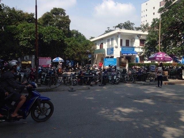 Bãi trông giữ xe bệnh viện Bạch Mai ảnh 1 Bai trong giu xe benh vien Bach Mai anh 1