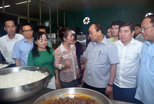 Thu tuong kiem tra ve sinh an toan thuc pham anh 4