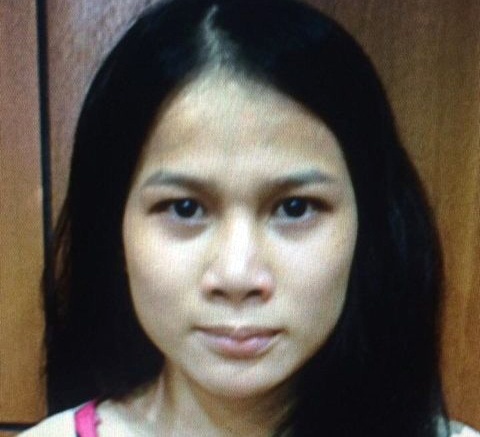 Co gai len vao phong vo chong tre trom iPhone hinh anh