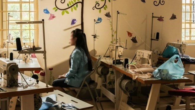 Lam quen tren Internet, 3 co gai bi lua ban sang Trung Quoc hinh anh