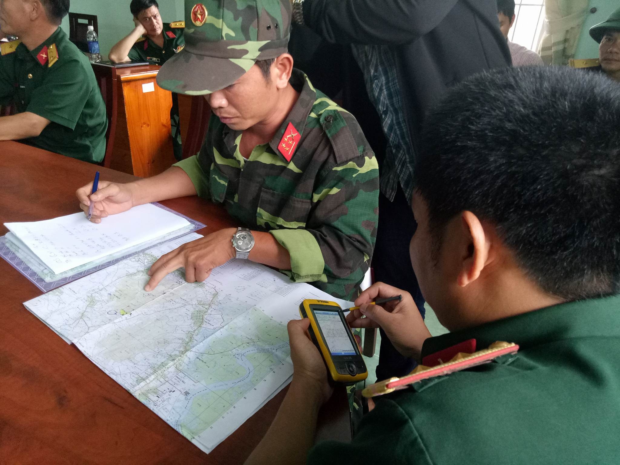 trực thăng mất liên lạc ảnh 2 truc thang mat lien lac anh 2