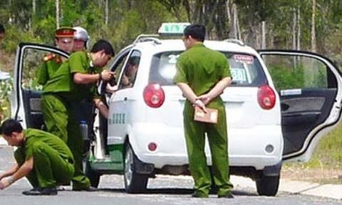 Du tai xe taxi vao nghia trang giua Sai Gon de cuop tai san hinh anh