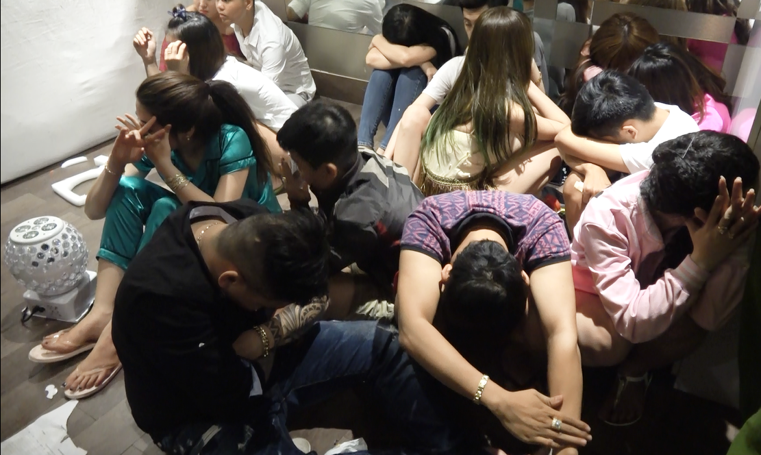 Dong lac mung sinh nhat 'cau am' bi dot kich hinh anh