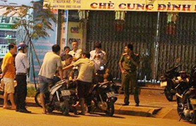 Chong cua co vo guc tai quan che hinh anh