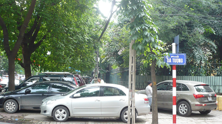 Chon 5 tuyen pho thi diem do xe chan, le hinh anh