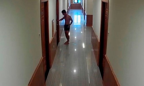 Khach bao mat hon 18 trieu dong trong khach san hinh anh