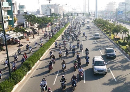 xe may chiem lan duong oto anh 5