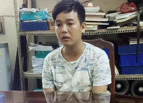 Gap cong an khi dang lua doi tien am phu lay tien that hinh anh