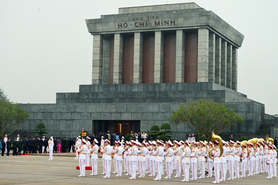 Lang Chu tich Ho Chi Minh mo cua tro lai tu 6/12 hinh anh