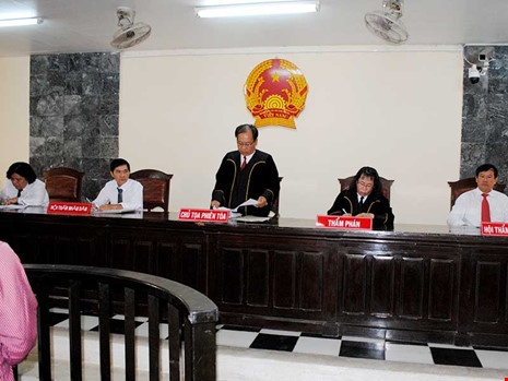 hoi tham mac ao thung khi xet xu anh 1