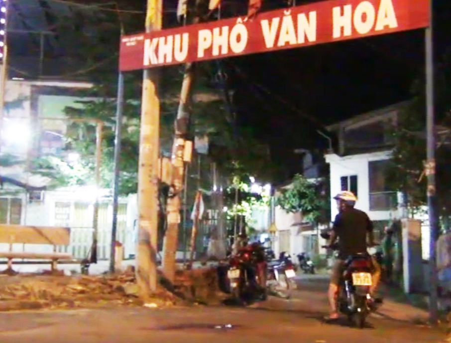 Truy sat truoc quan karaoke, thanh nien bi dam tu vong hinh anh