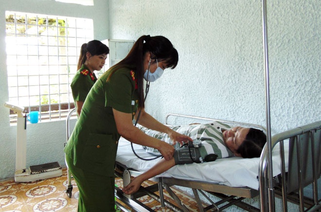 Chuyện chăm sóc người nghiện ở trại giam ảnh 1 Chuyen cham soc nguoi nghien o trai giam anh 1