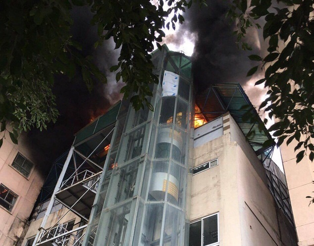 Hoa hoan o trung tam mua sam tai Khu do thi Xa La hinh anh