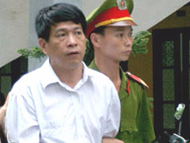 Cuu Tong giam doc PMU 18 Bui Tien Dung lam don xin dac xa hinh anh
