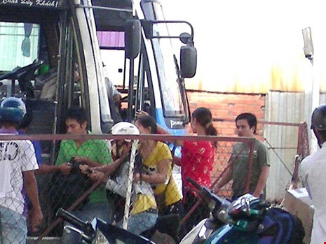 CSGT chua di kiem tra, bai xe ‘chui’ da biet hinh anh