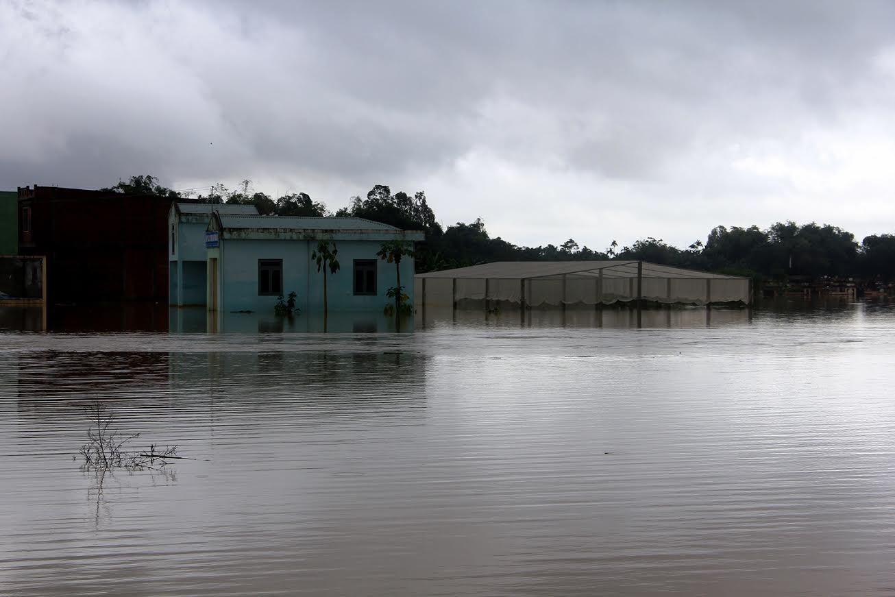 Lũ lớn ở miền Trung ảnh 10 Lu lon o mien Trung anh 10