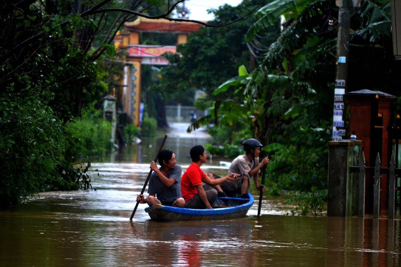 Lũ lớn ở miền Trung ảnh 4 Lu lon o mien Trung anh 4